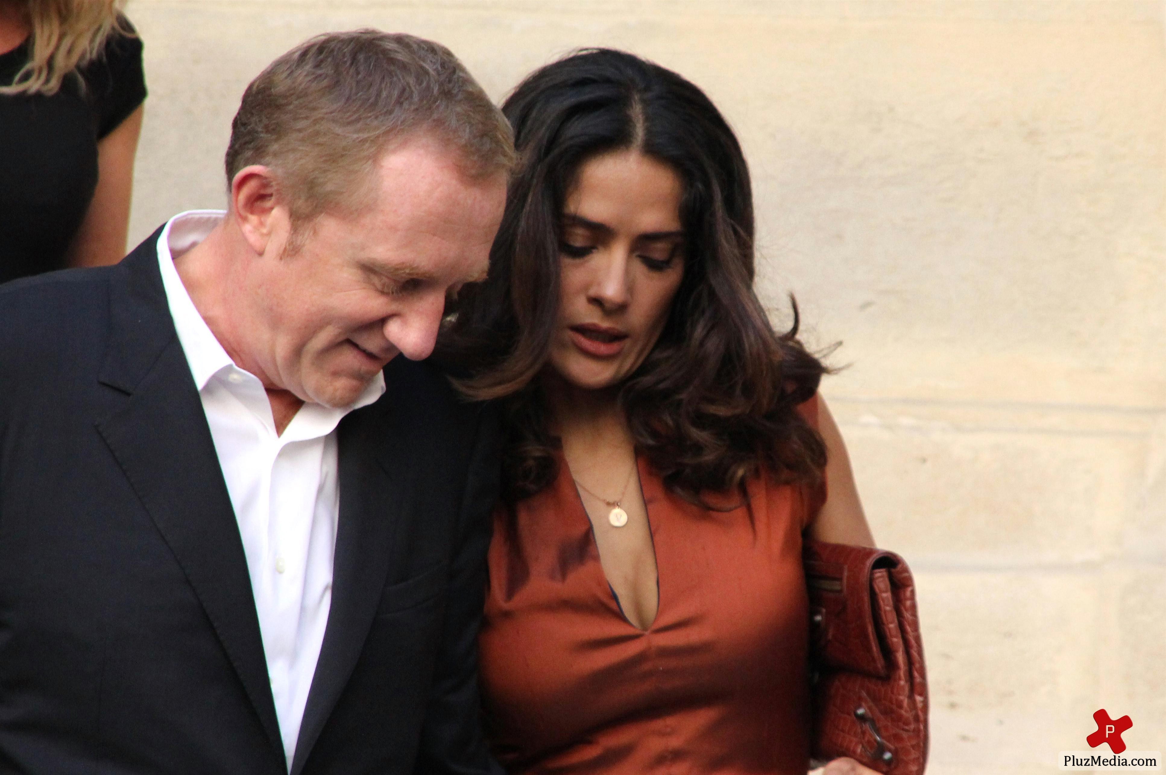 Salma Hayek - Paris Fashion Week Spring Summer 2012 Ready To Wear - Balenciaga - Departures | Picture 89288